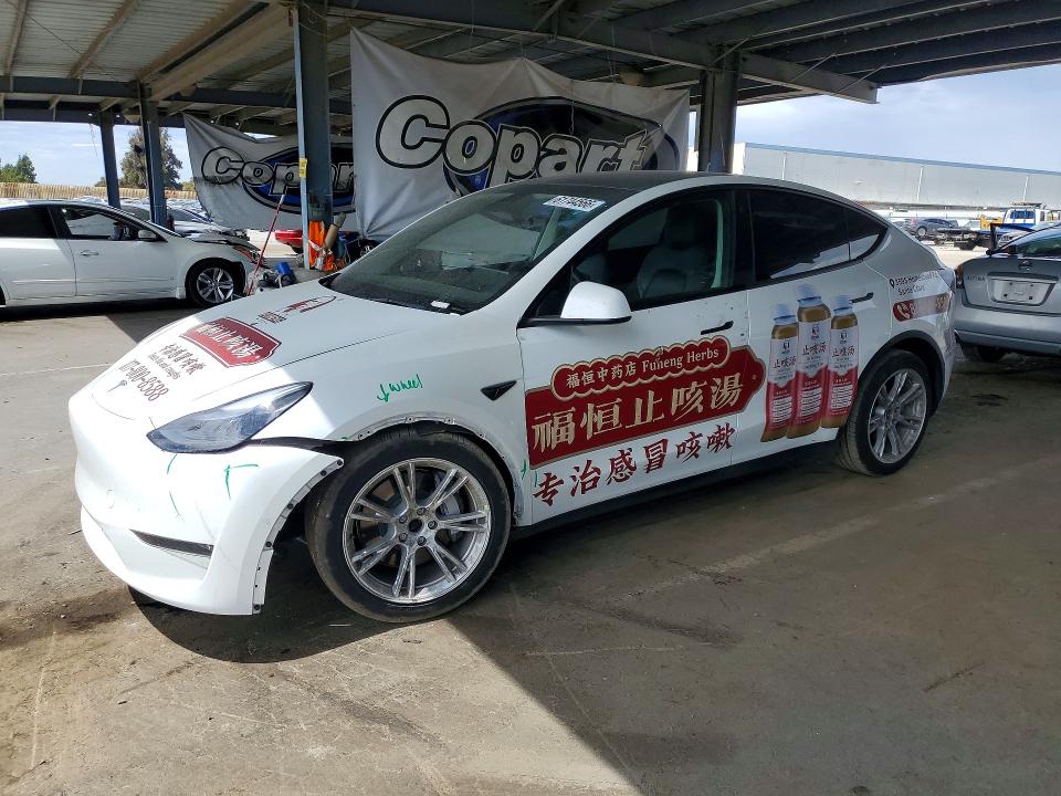 61744566 :رقم المزاد ، 7SAYGDEE3NF551321 vin ، 2022 Tesla Model Y مزاد بيع
