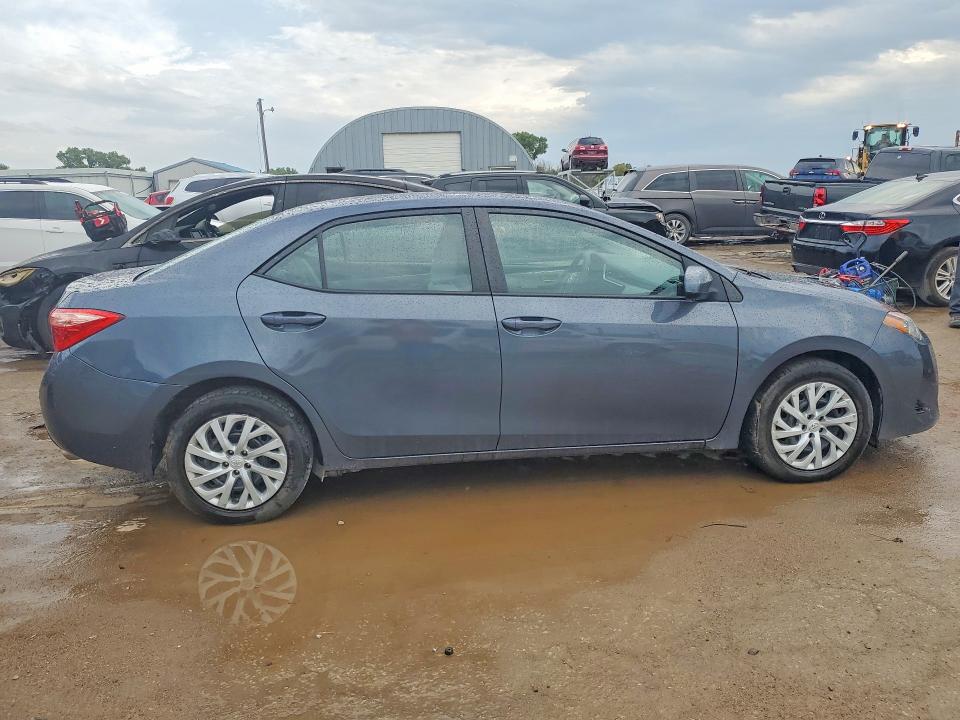 63149756 :رقم المزاد ، 5YFBURHE8JP848653 vin ، 2018 Toyota Corolla مزاد بيع