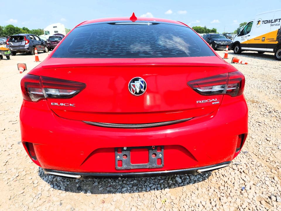 61135846 :رقم المزاد ، W04GS6SS3J1103896 vin ، 2018 Buick Regal مزاد بيع