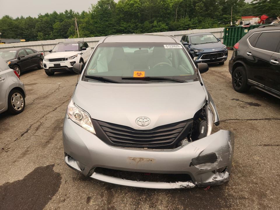 2011 Toyota Sienna მანქანა იყიდება აუქციონზე, vin: 5TDZK3DC5BS023653, აუქციონის ნომერი: 61230626