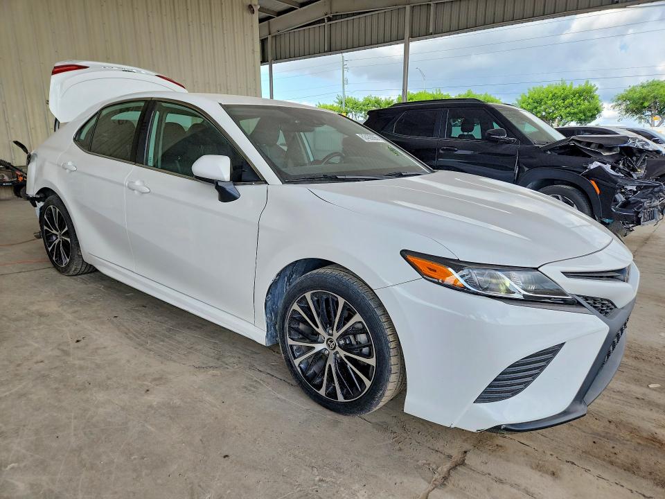 62435696 :رقم المزاد ، 4T1G11AK9LU501785 vin ، 2020 Toyota Camry مزاد بيع