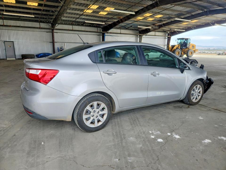 61249086 :رقم المزاد ، KNADM4A30F6466911 vin ، 2015 Kia Rio مزاد بيع