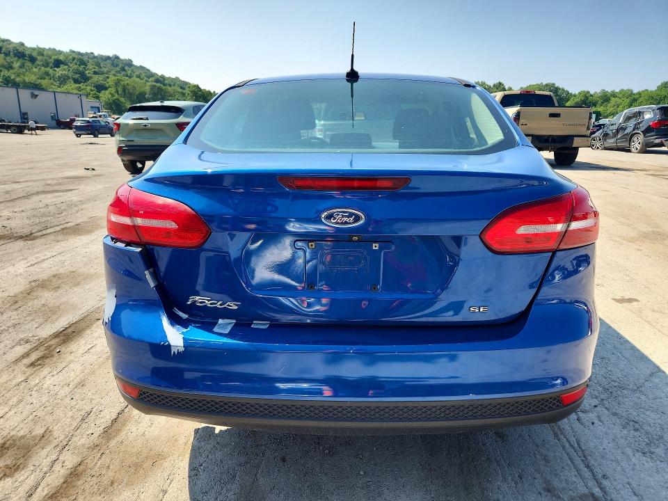 61078676 :رقم المزاد ، 1FADP3F28JL233847 vin ، 2018 Ford Focus مزاد بيع