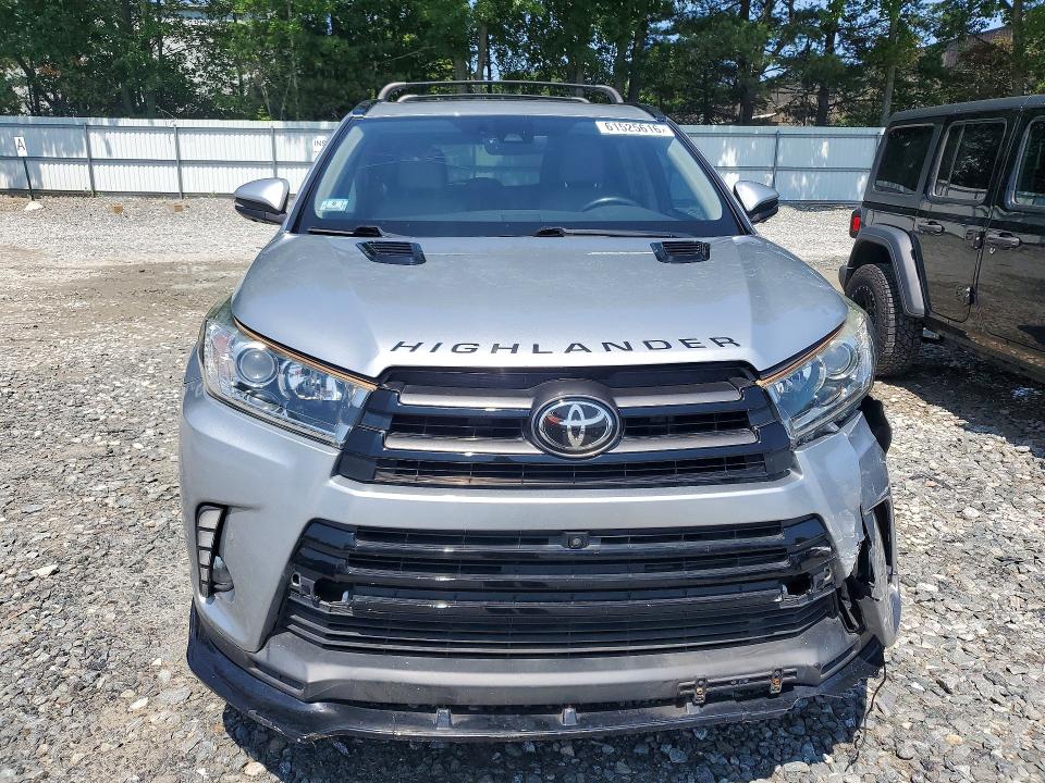 2017 Toyota Highlander მანქანა იყიდება აუქციონზე, vin: 5TDDZRFH4HS375634, აუქციონის ნომერი: 61525616