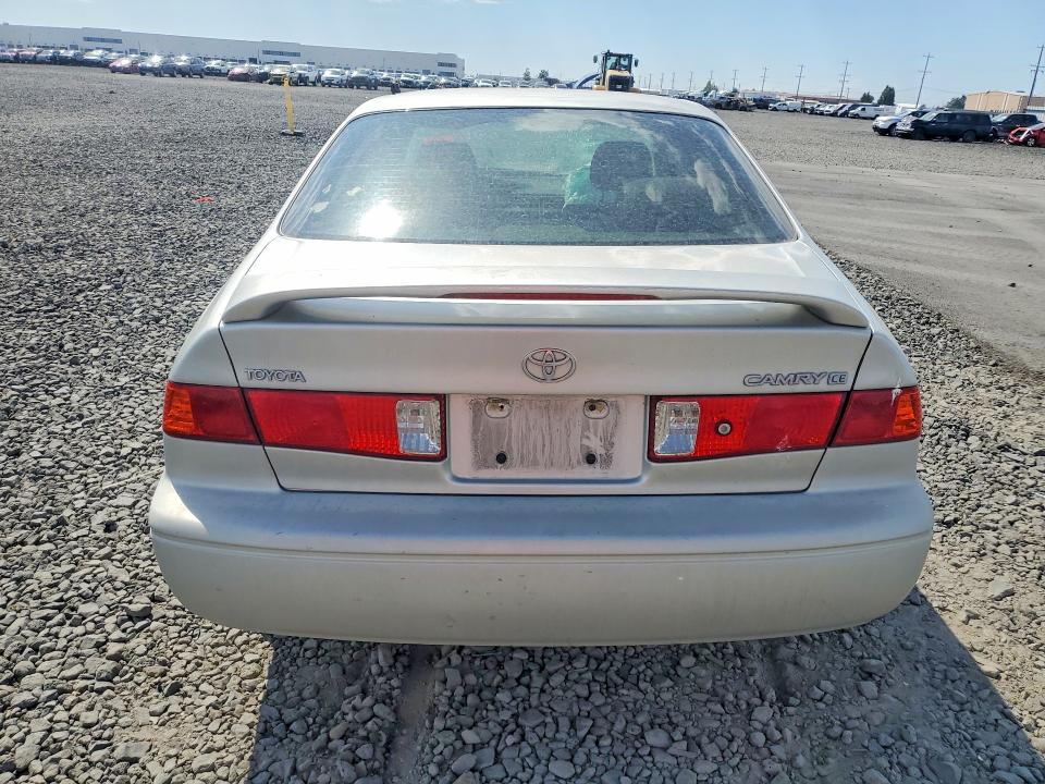61540836 :رقم المزاد ، 4T1BG22K41U041185 vin ، 2001 Toyota Camry مزاد بيع
