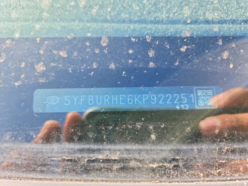 60089896 :رقم المزاد ، 5YFBURHE6KP922251 vin ، 2019 Toyota Corolla مزاد بيع