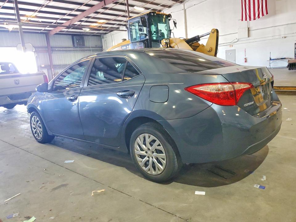 59292936 :رقم المزاد ، 5YFBURHE2JP753327 vin ، 2018 Toyota Corolla مزاد بيع