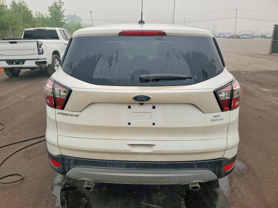 61335216 :رقم المزاد ، 1FMCU0GD7HUD18403 vin ، 2017 Ford Escape مزاد بيع