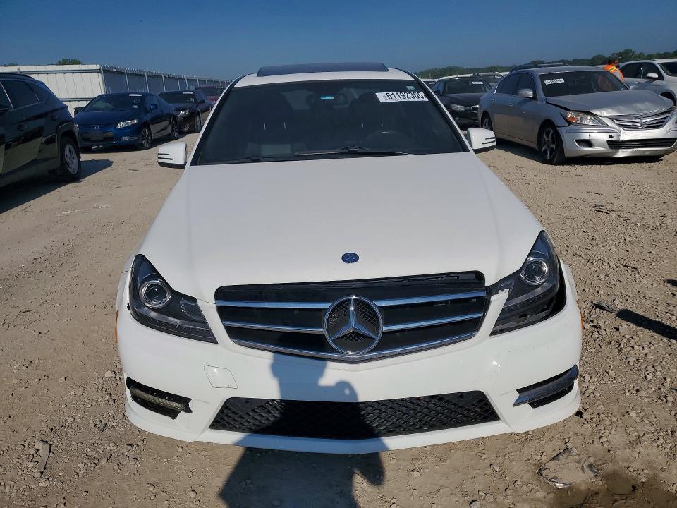 2014 Mercedes-benz C მანქანა იყიდება აუქციონზე, vin: WDDGF8AB4EG233038, აუქციონის ნომერი: 61192366