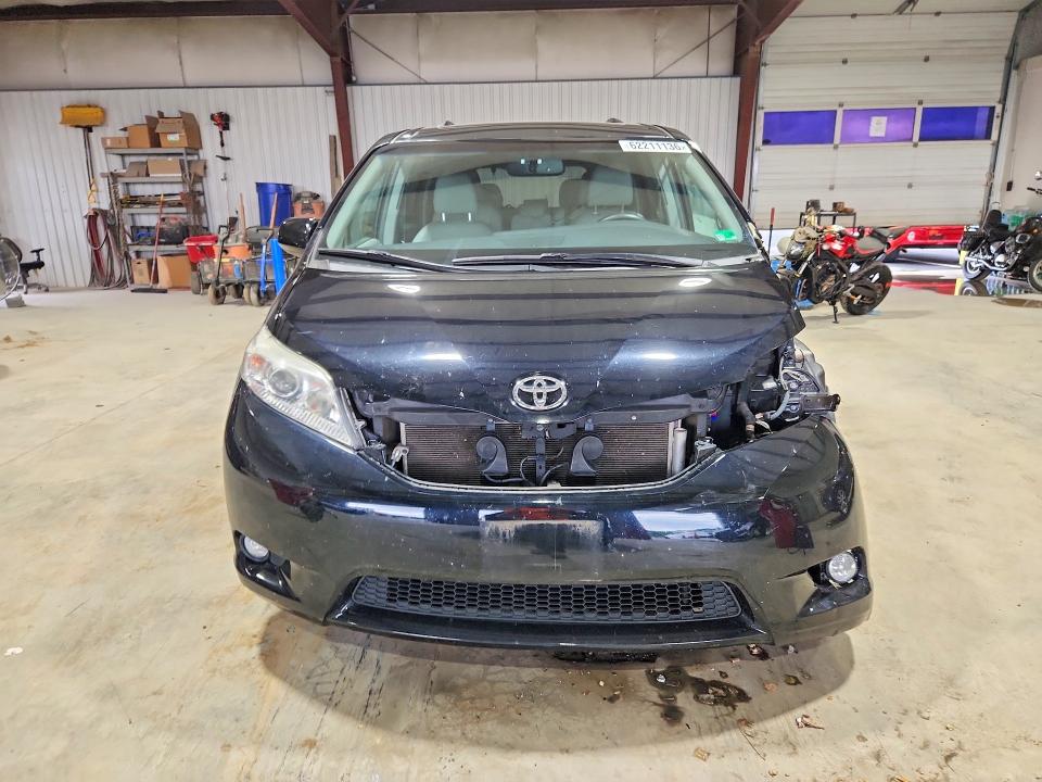 Продажа на аукционе авто 2017 Toyota Sienna, vin: 5TDYZ3DC5HS853467, номер лота: 62211136
