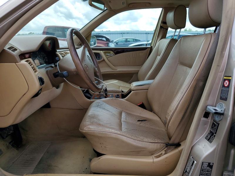 60599206 :رقم المزاد ، WDBJF70J4YB010436 vin ، 2000 Mercedes-benz E مزاد بيع