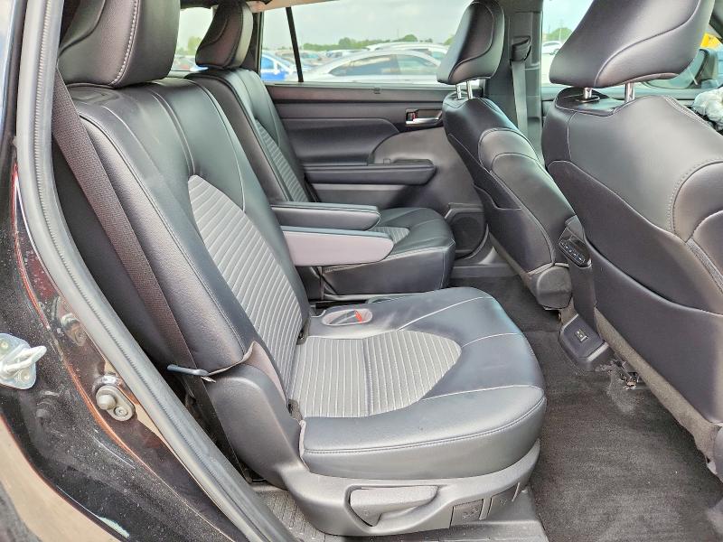 Продажа на аукционе авто 2022 Toyota Highlander, vin: 5TDLZRAH7NS109488, номер лота: 61768446