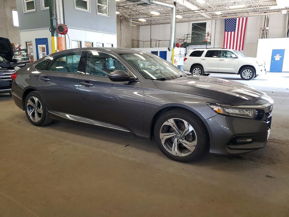 62303036 :رقم المزاد ، 1HGCV1F5XJA100160 vin ، 2018 Honda Accord مزاد بيع