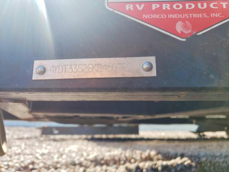 60808456 :رقم المزاد ، 4YDT33526KB450790 vin ، 2019 Keystone Outback مزاد بيع