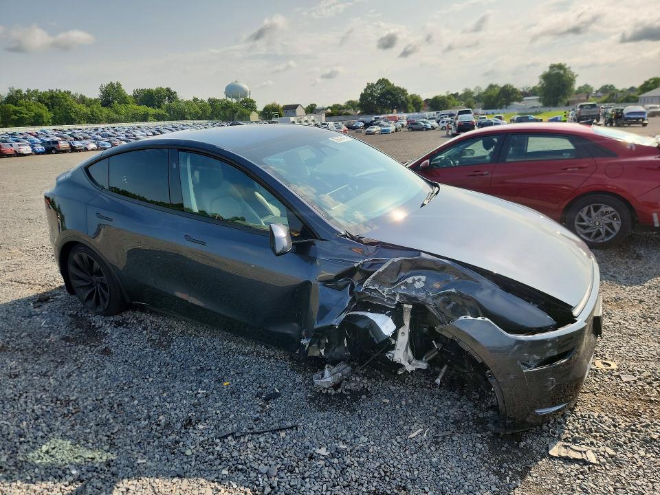 59649436 :رقم المزاد ، 7SAYGDEE4TA391511 vin ، 2026 Tesla Model Y مزاد بيع