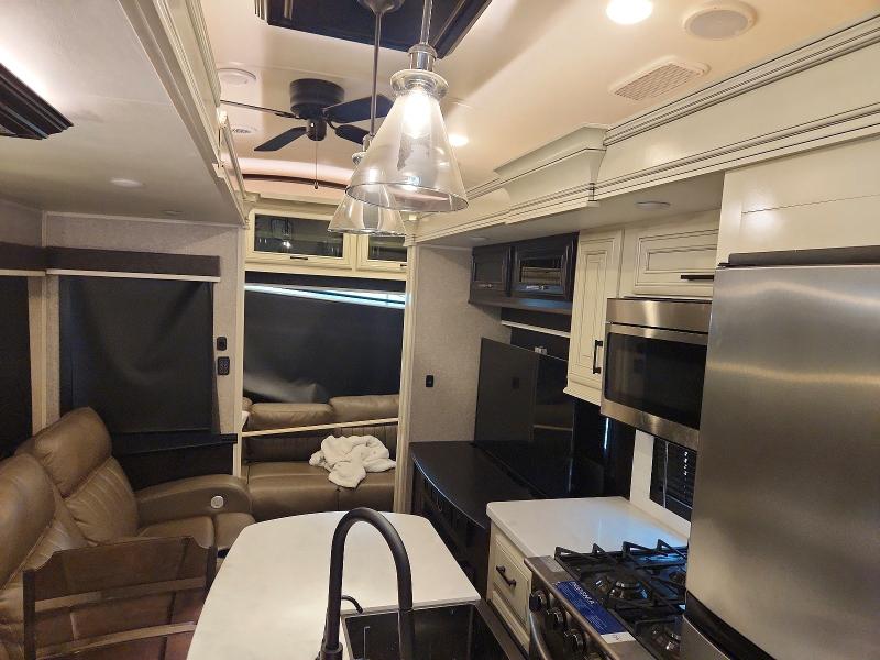 Продаж на аукціоні авто 2023 Jayco Pinnacle Fifth Wheel, vin: 1UJCF0BV7P1RR0055, номер лоту: 60505236
