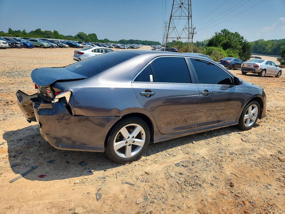61686526 :رقم المزاد ، 4T1BF1FK0EU332781 vin ، 2014 Toyota Camry مزاد بيع