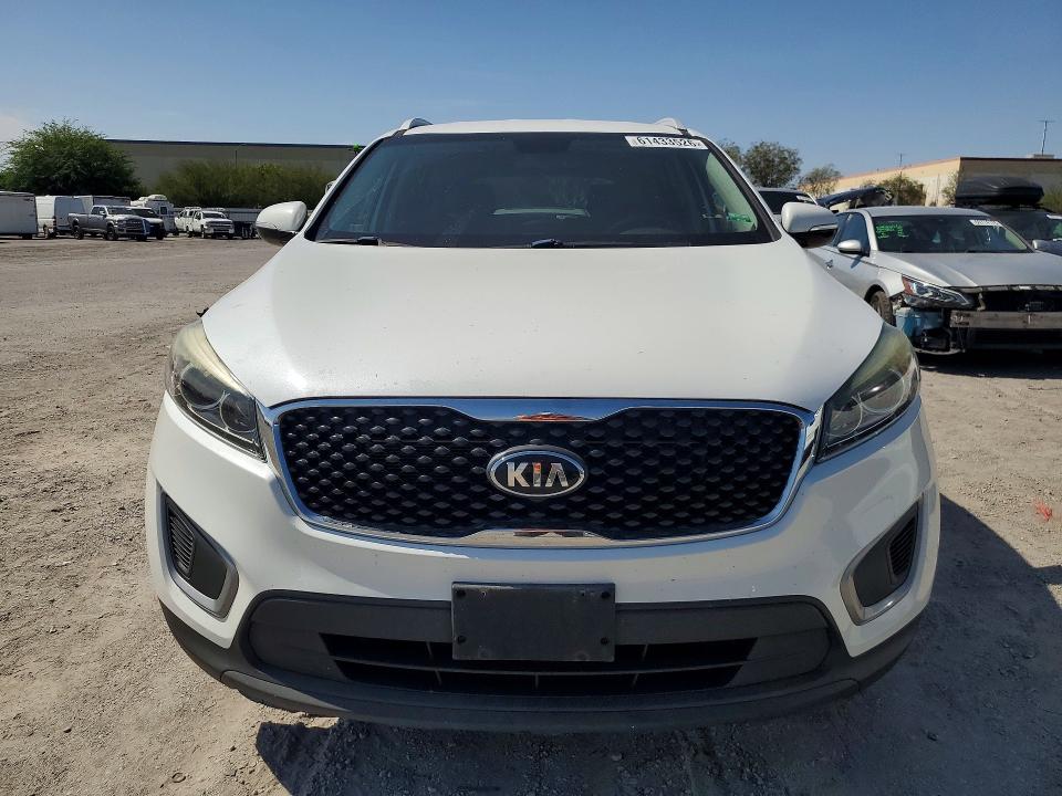 61433526 :رقم المزاد ، 5XYPG4A31HG276560 vin ، 2017 Kia Sorento مزاد بيع