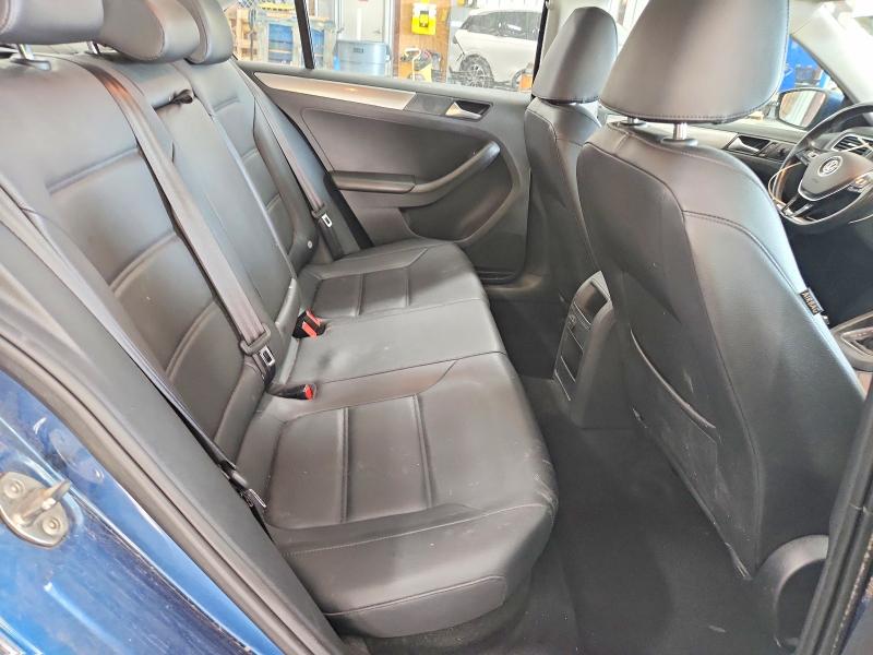 61869786 :رقم المزاد ، 3VWDB7AJ6HM233902 vin ، 2017 Volkswagen Jetta مزاد بيع