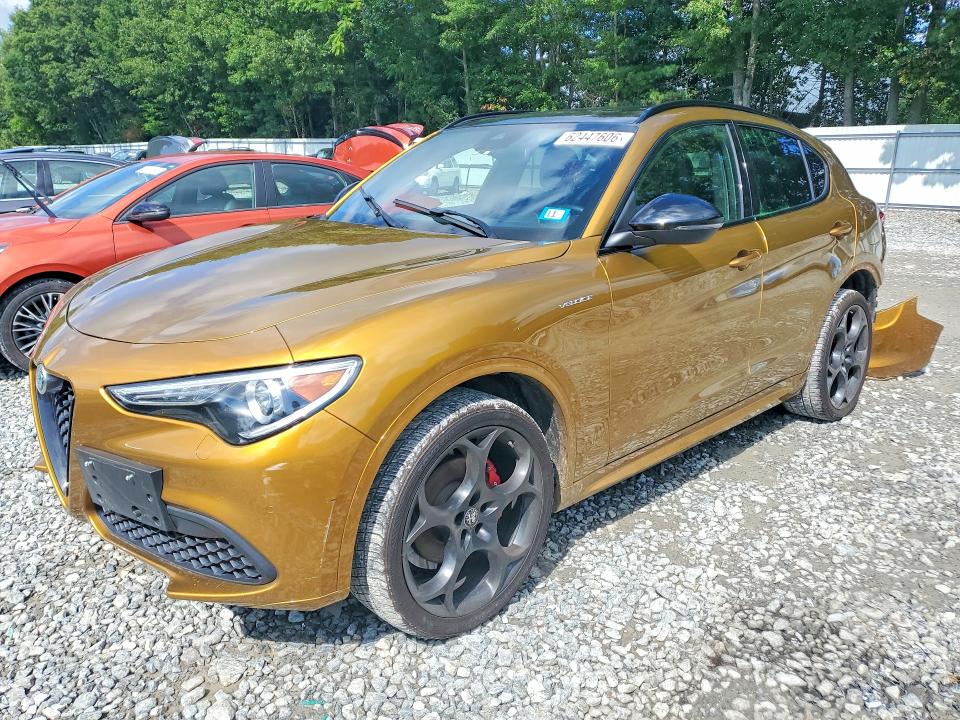 62447606 :رقم المزاد ، ZASPAKBN0N7D33837 vin ، 2022 Alfa Romeo Stelvio مزاد بيع
