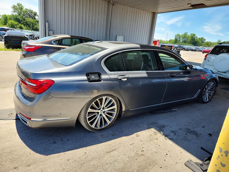 2016 Bmw 750 მანქანა იყიდება აუქციონზე, vin: WBA7F2C57GGE12322, აუქციონის ნომერი: 60273946