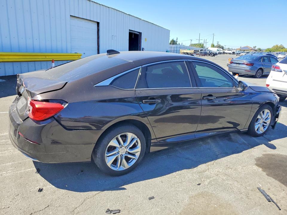 2018 Honda Accord მანქანა იყიდება აუქციონზე, vin: 1HGCV1F10JA136498, აუქციონის ნომერი: 61417556