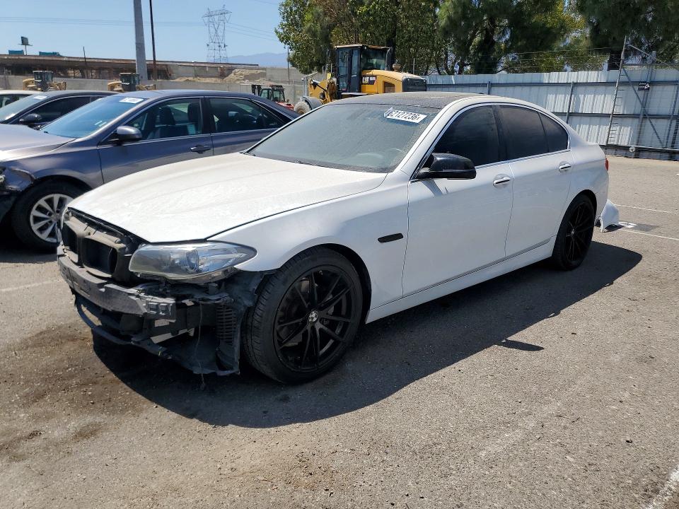 62127236 :رقم المزاد ، WBA5A5C58FD518136 vin ، 2015 Bmw 528 مزاد بيع