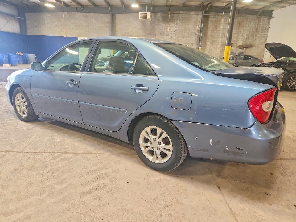 60503226 :رقم المزاد ، 4T1BF32KX4U587907 vin ، 2004 Toyota Camry مزاد بيع
