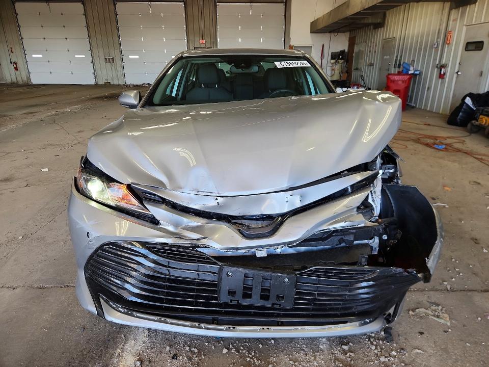 61569236 :رقم المزاد ، 4T1B31HK7KU511689 vin ، 2019 Toyota Camry مزاد بيع