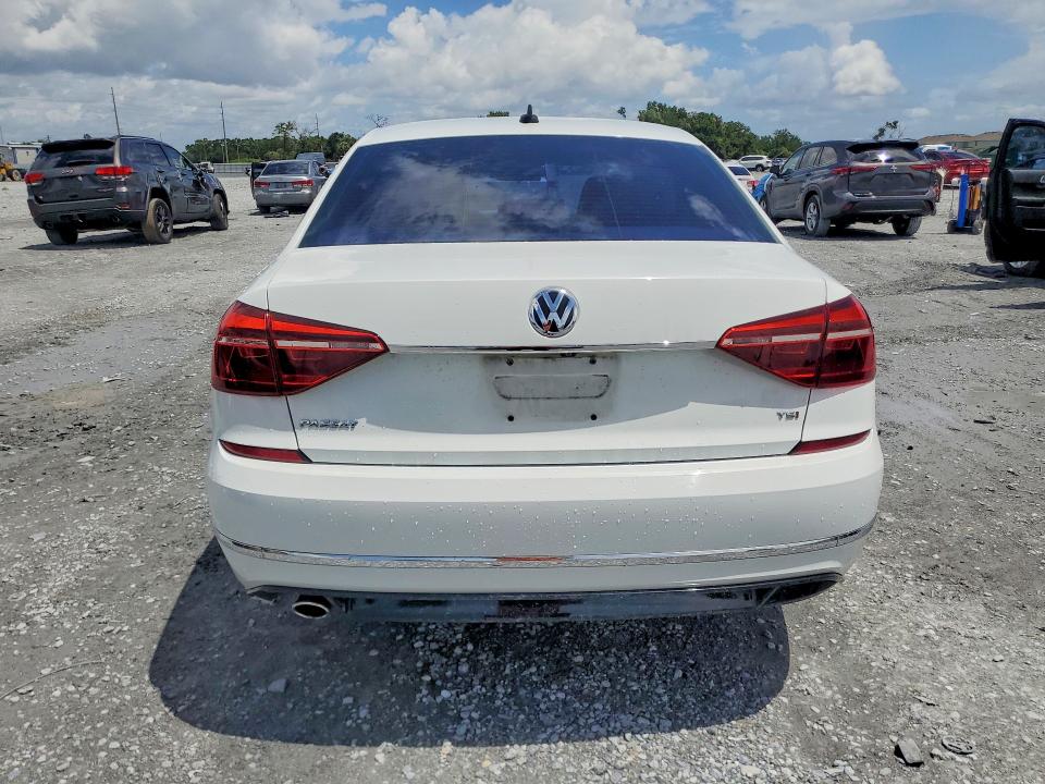 61491886 :رقم المزاد ، 1VWDT7A36HC018925 vin ، 2017 Volkswagen Passat مزاد بيع