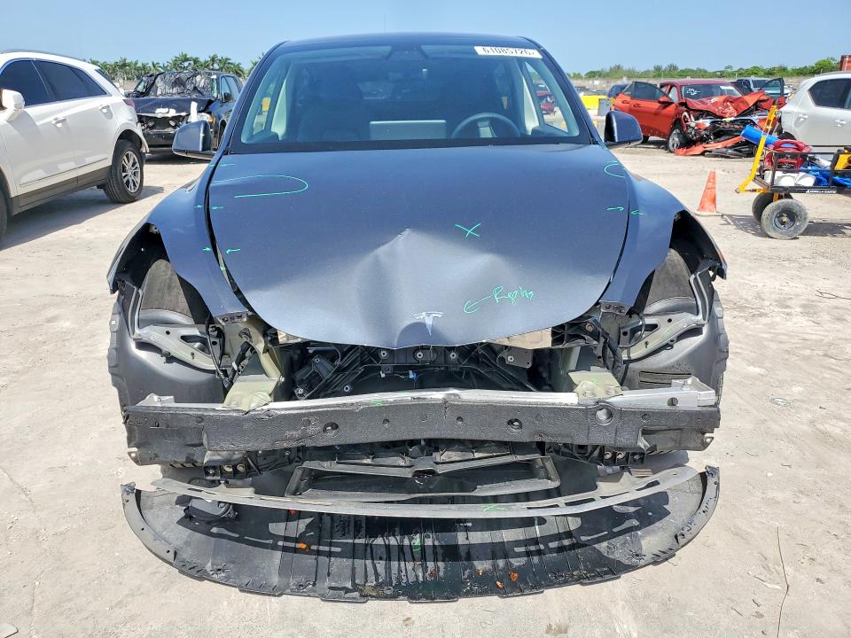 61085726 :رقم المزاد ، 7SAYGDEF2NF358005 vin ، 2022 Tesla Model Y مزاد بيع