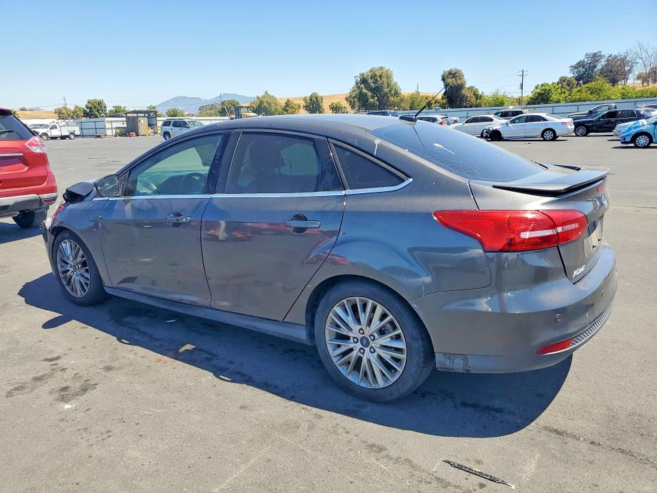 60587756 :رقم المزاد ، 1FADP3J26FL275688 vin ، 2015 Ford Focus مزاد بيع