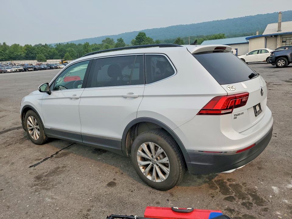 60842226 :رقم المزاد ، 3VV2B7AX3JM114940 vin ، 2018 Volkswagen Tiguan مزاد بيع