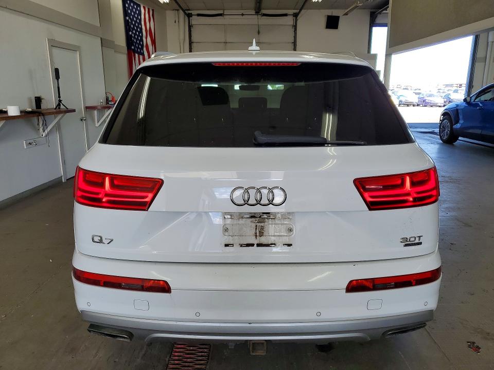 60611556 :رقم المزاد ، WA1LAAF70HD016217 vin ، 2017 Audi Q7 مزاد بيع
