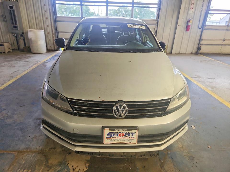 59916376 :رقم المزاد ، 3VWD17AJ1FM233080 vin ، 2015 Volkswagen Jetta مزاد بيع