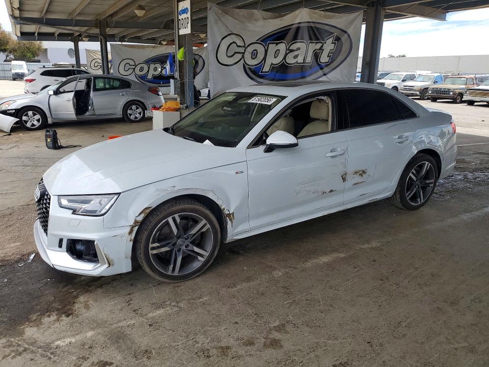 Продажа на аукционе авто 2017 Audi A4, vin: WAULMAF45HN069201, номер лота: 61902056