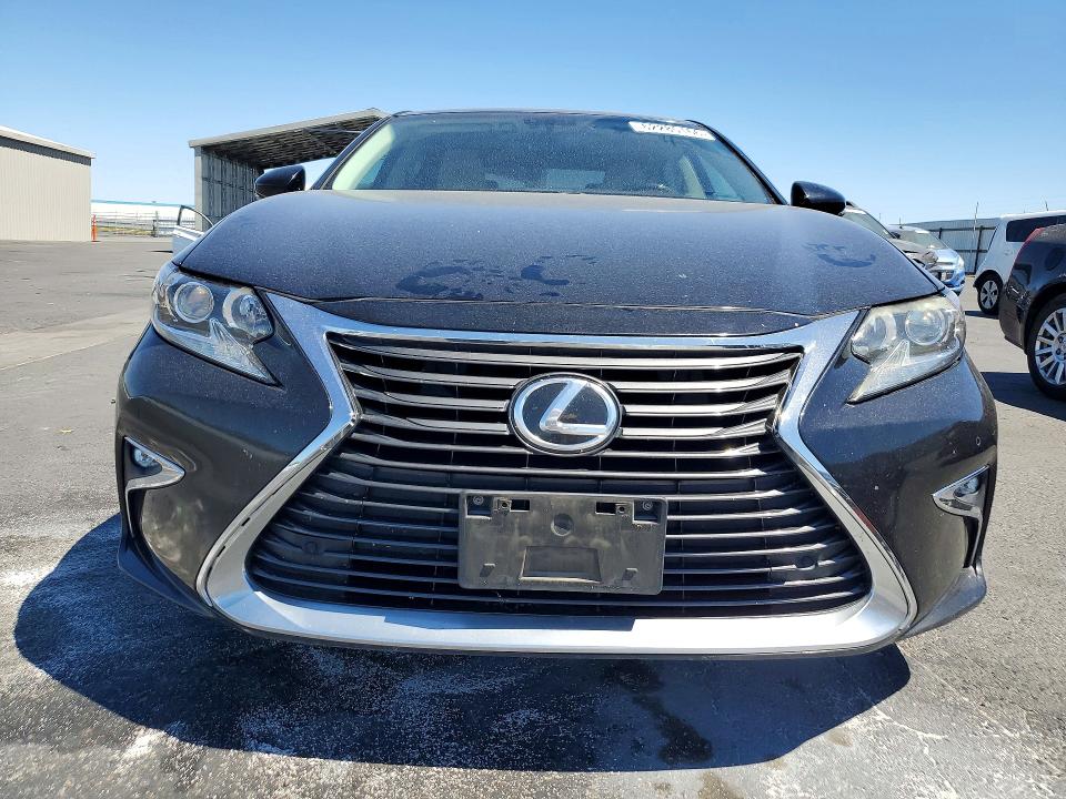 62285166 :رقم المزاد ، 58ABK1GG4GU004636 vin ، 2016 Lexus Es مزاد بيع