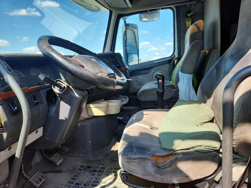 61784106 :رقم المزاد ، 4V4NC9EH98N261923 vin ، 2008 Volvo Vn مزاد بيع