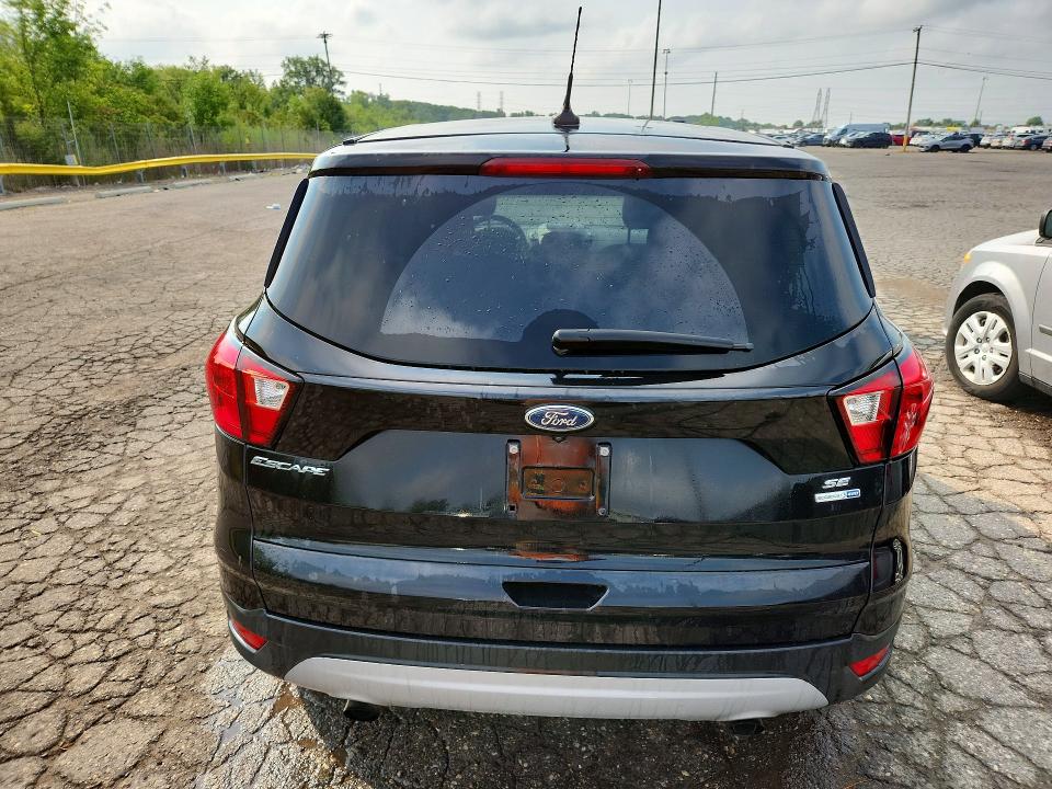 62626806 :رقم المزاد ، 1FMCU9GD5KUA61575 vin ، 2019 Ford Escape مزاد بيع