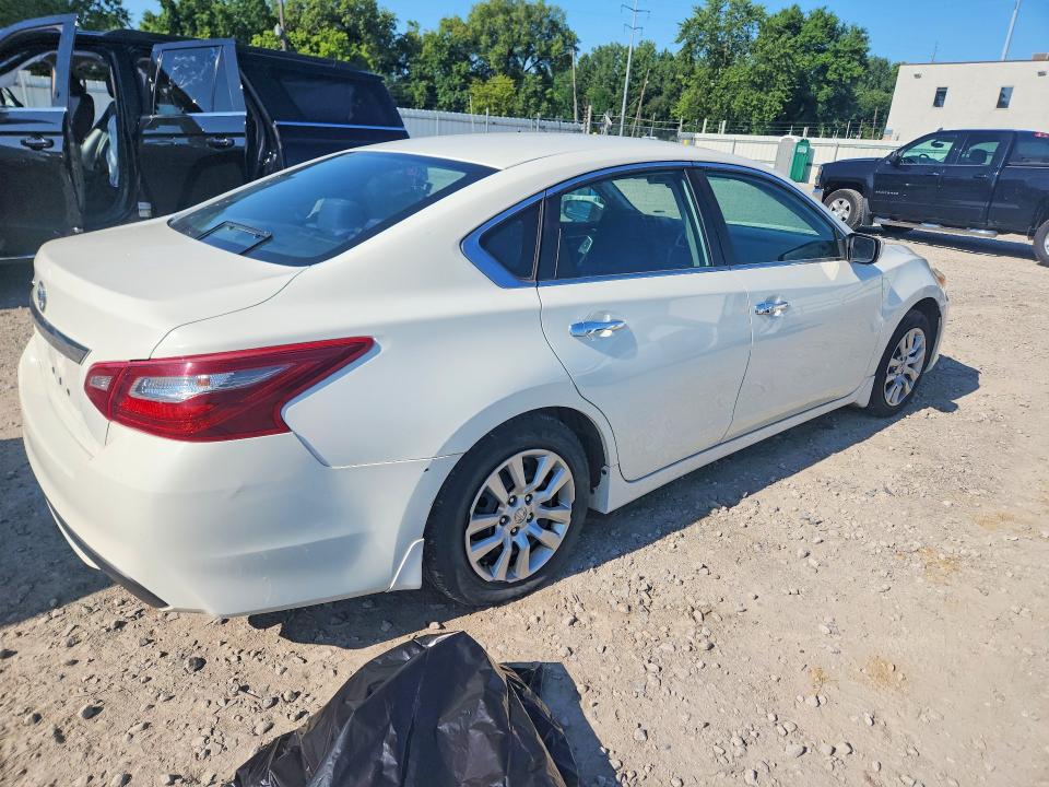 Auction sale of the 2018 Nissan Altima, vin: 1N4AL3AP2JC157883, lot number: 62393286