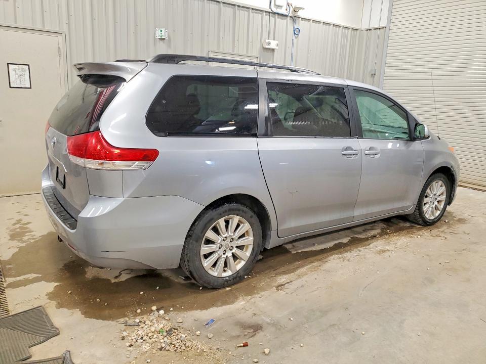Продаж на аукціоні авто 2011 Toyota Sienna, vin: 5TDJK3DC1BS014512, номер лоту: 61003846