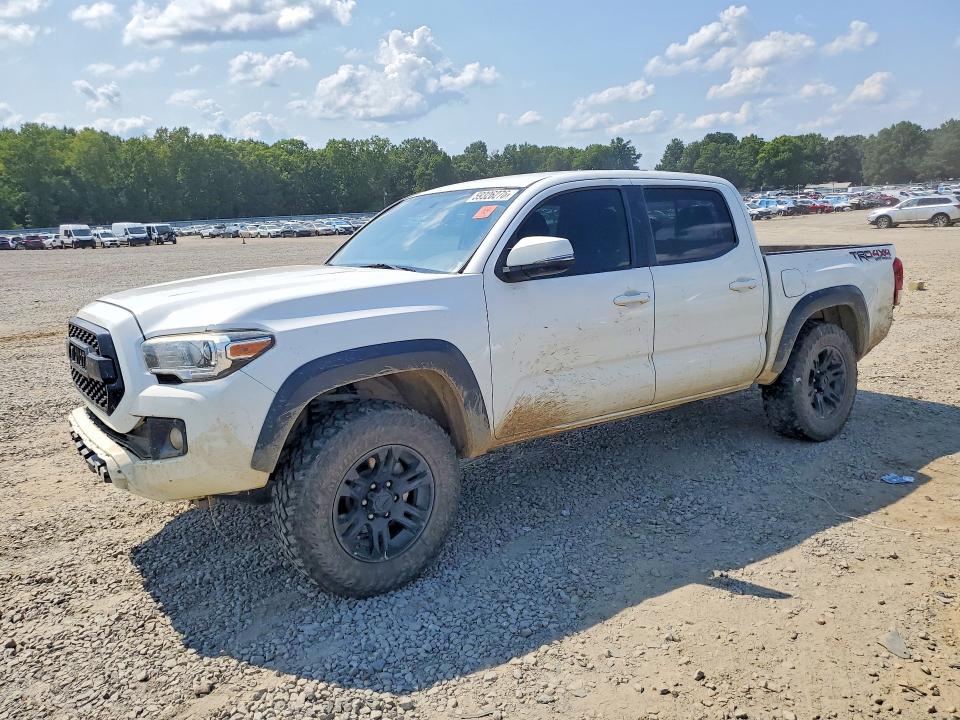 59326276 :رقم المزاد ، 5TFCZ5AN5HX065181 vin ، 2017 Toyota Tacoma مزاد بيع