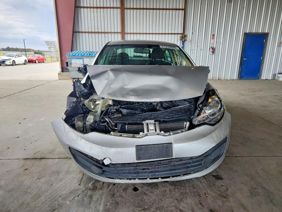 61249086 :رقم المزاد ، KNADM4A30F6466911 vin ، 2015 Kia Rio مزاد بيع