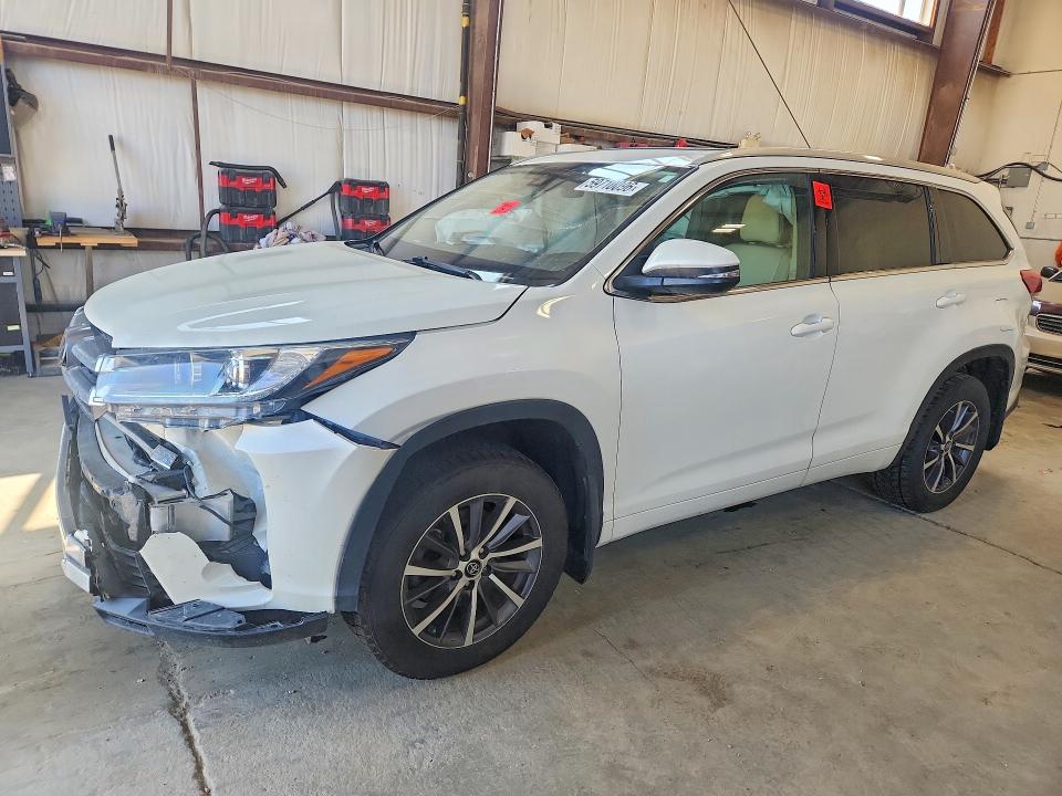 2018 Toyota Highlander მანქანა იყიდება აუქციონზე, vin: 5TDJZRFH9JS850137, აუქციონის ნომერი: 59710096