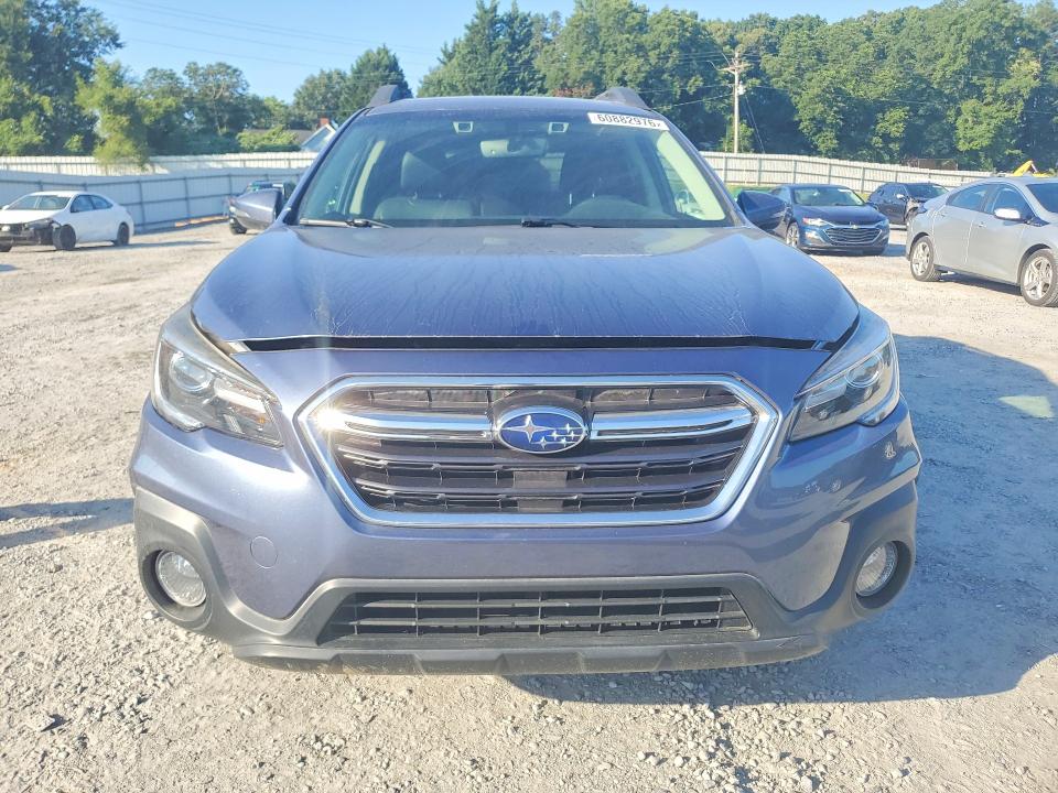 60882976 :رقم المزاد ، 4S4BSANC1J3220383 vin ، 2018 Subaru Outback مزاد بيع
