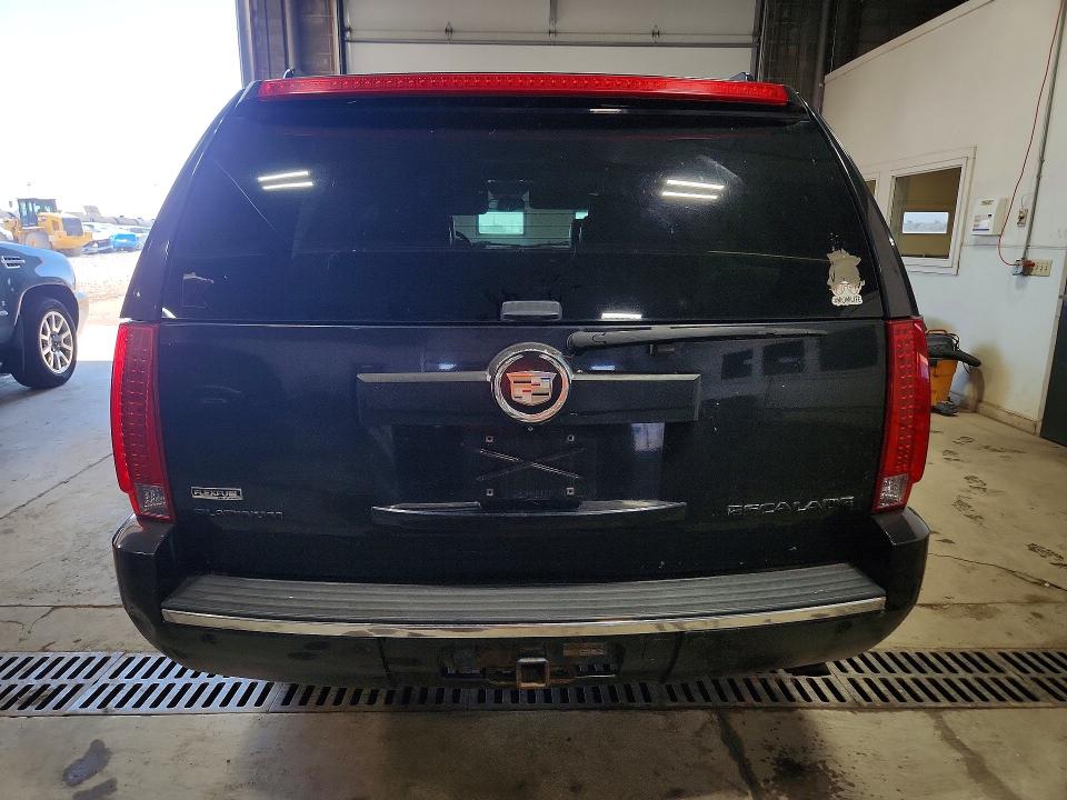 2011 Cadillac Escalade მანქანა იყიდება აუქციონზე, vin: 1GYS4KEF6BR155814, აუქციონის ნომერი: 61032006