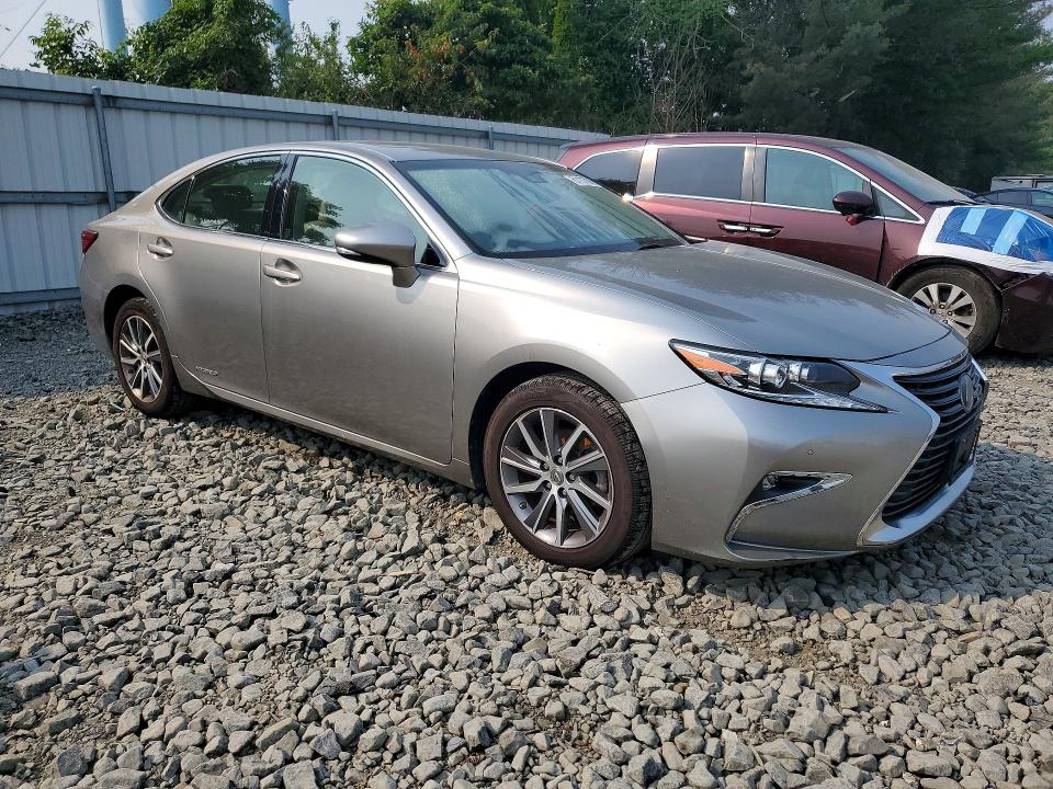 61157886 :رقم المزاد ، JTHBW1GG3G2104852 vin ، 2016 Lexus Es مزاد بيع