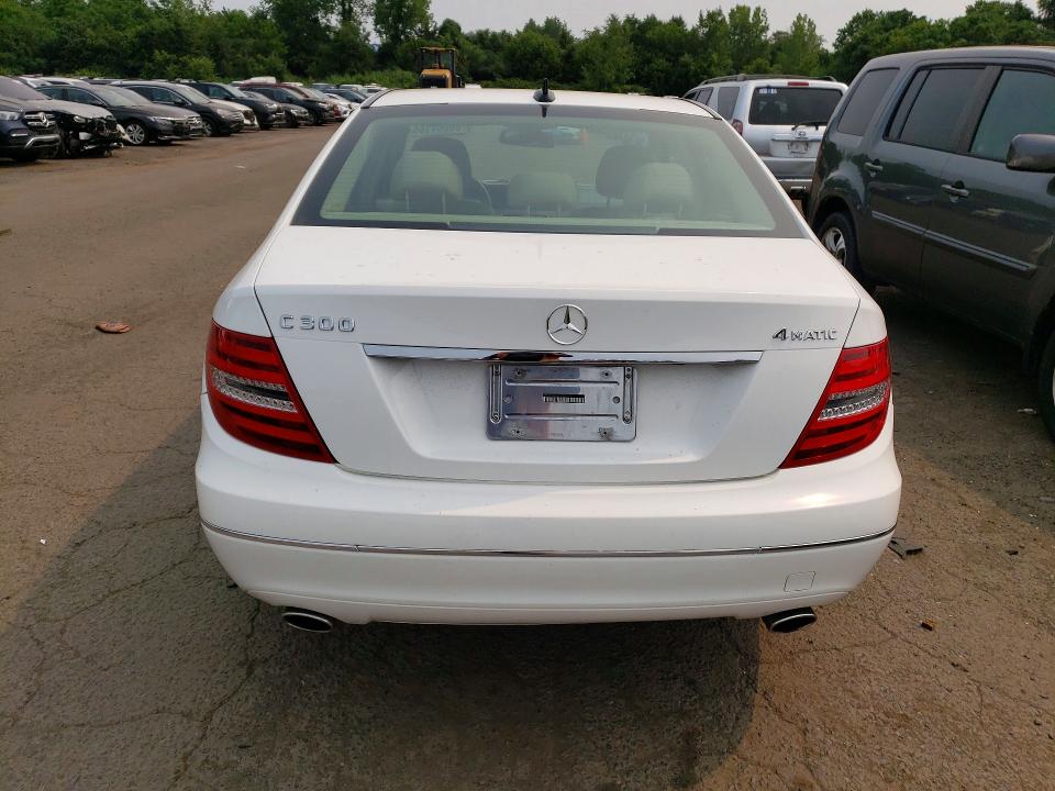 2014 Mercedes-benz C მანქანა იყიდება აუქციონზე, vin: WDDGF8ABXER302674, აუქციონის ნომერი: 60664166