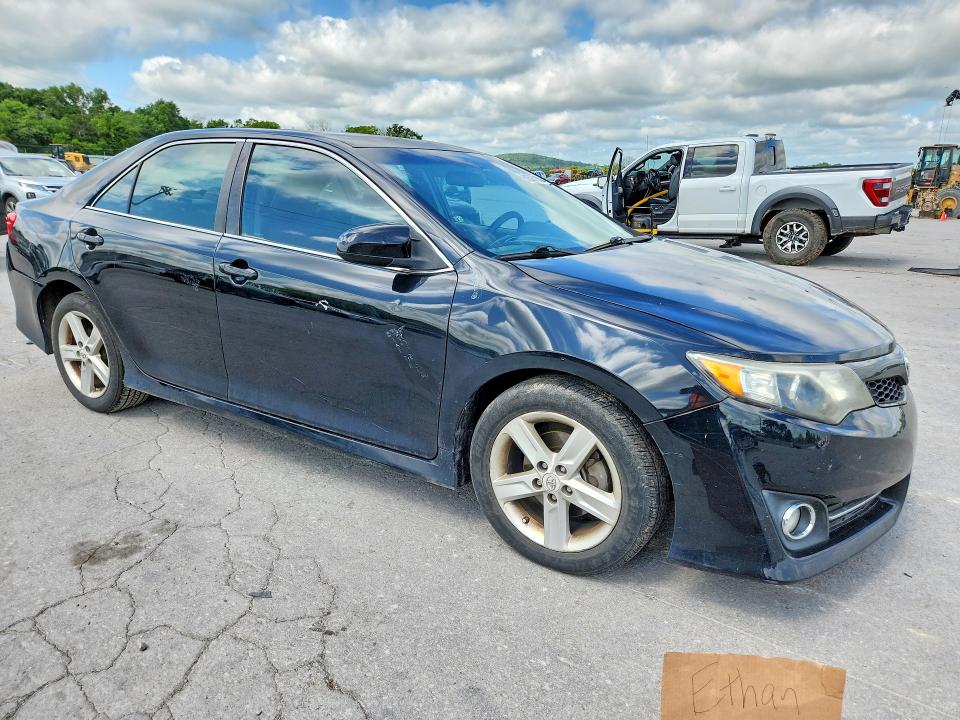 61527156 :رقم المزاد ، 4T1BF1FK6CU074361 vin ، 2012 Toyota Camry مزاد بيع