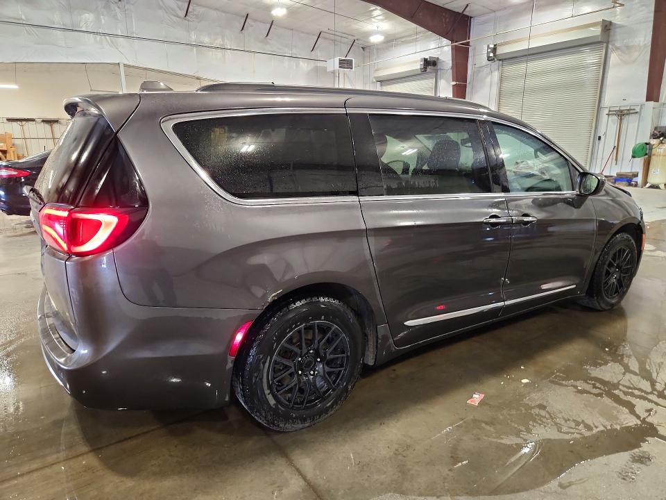 Auction sale of the 2017 Chrysler Pacifica, vin: 2C4RC1BG5HR571614, lot number: 61750286